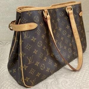 - Authentic Louis Vuitton Monogram Batignolles Horizontal Shoulder Bag.